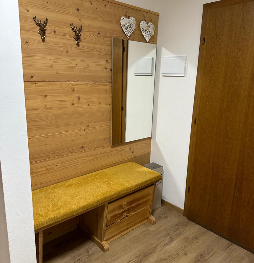 Leo's Chalet Details