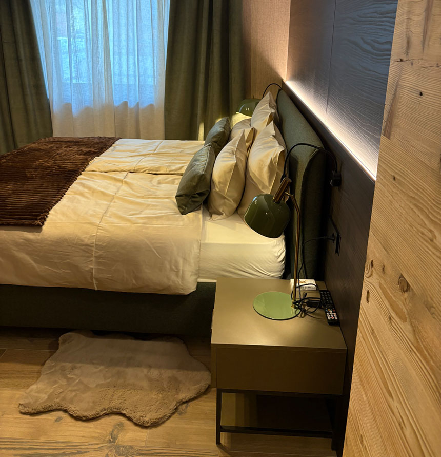 Leo's Chalet Details