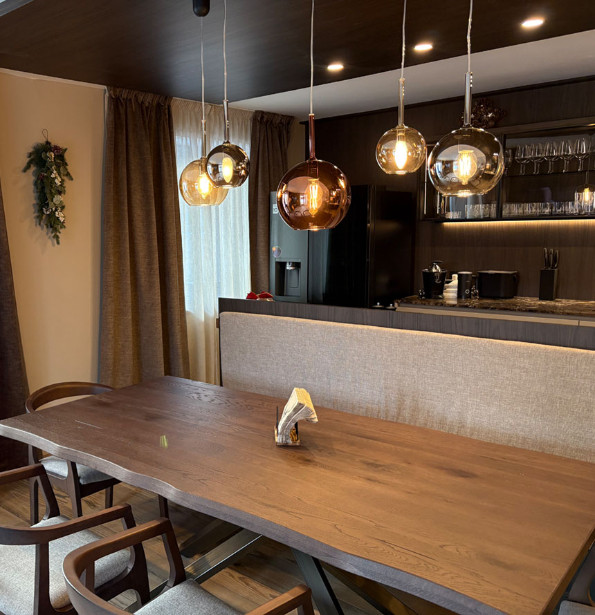 Leo's Chalet Details