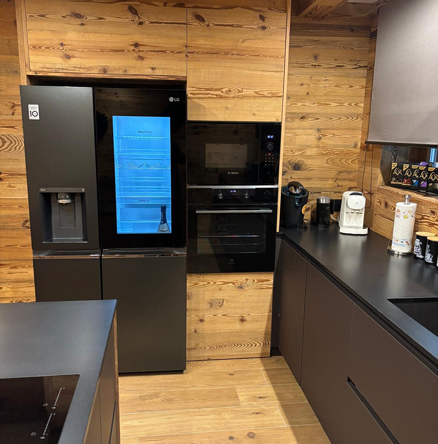 Leo's Chalet Details